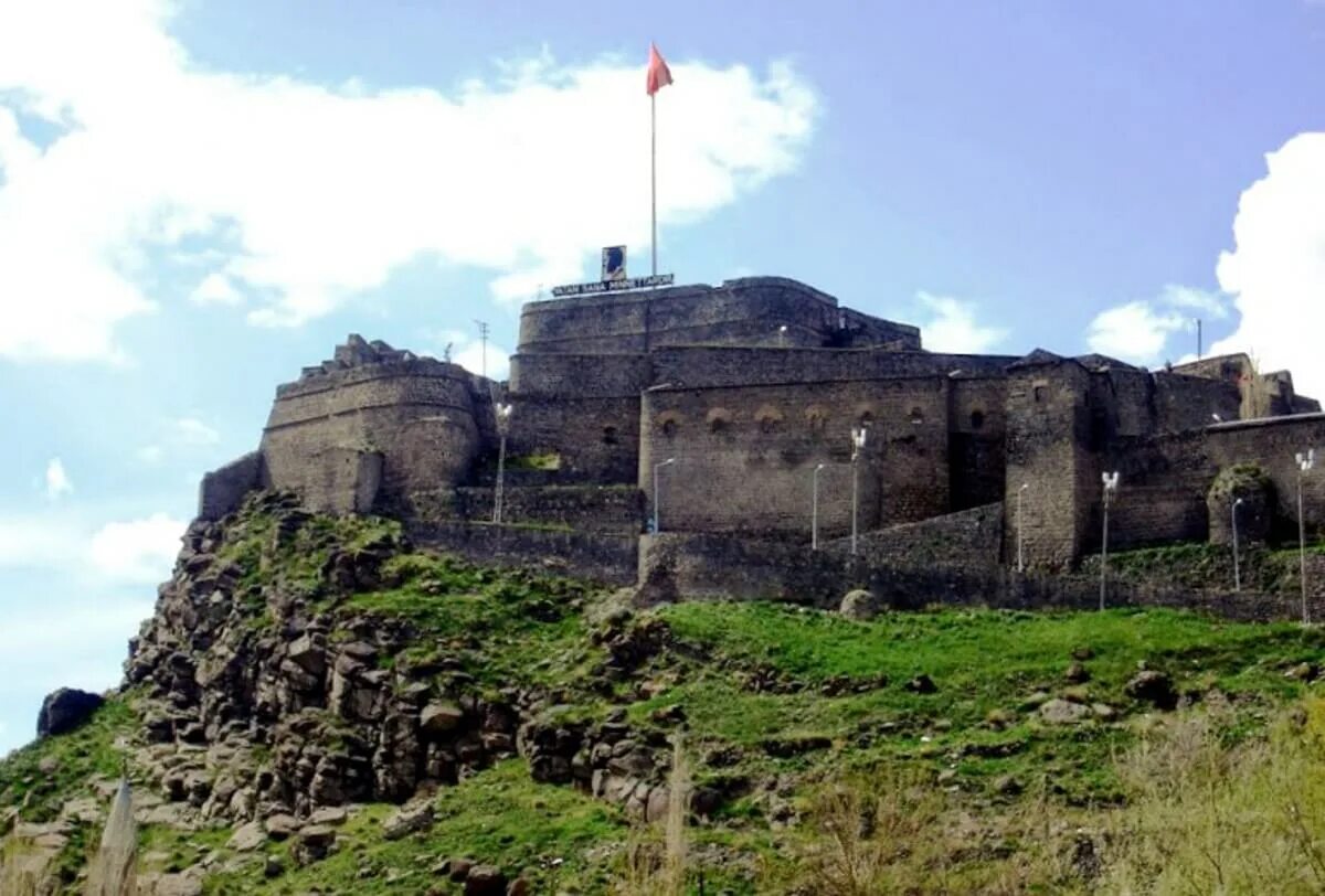 армянская мечеть в карсе. карса ютуб. карс армения храм. мм карс. карса ютуб.