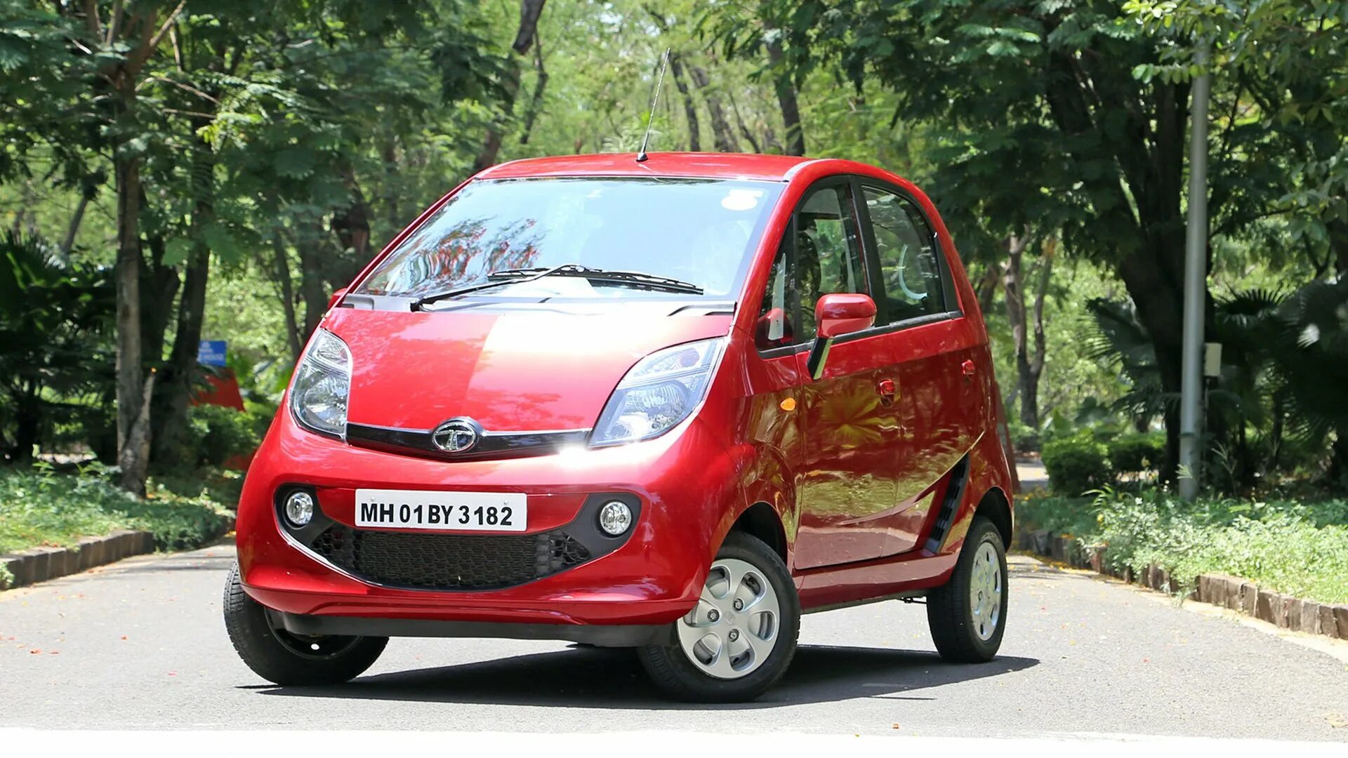 Авто из индии 4 буквы. Tata Nano 2015. Bajaj Tata Nano. Tata Nano sedan. Индийская машина тата.