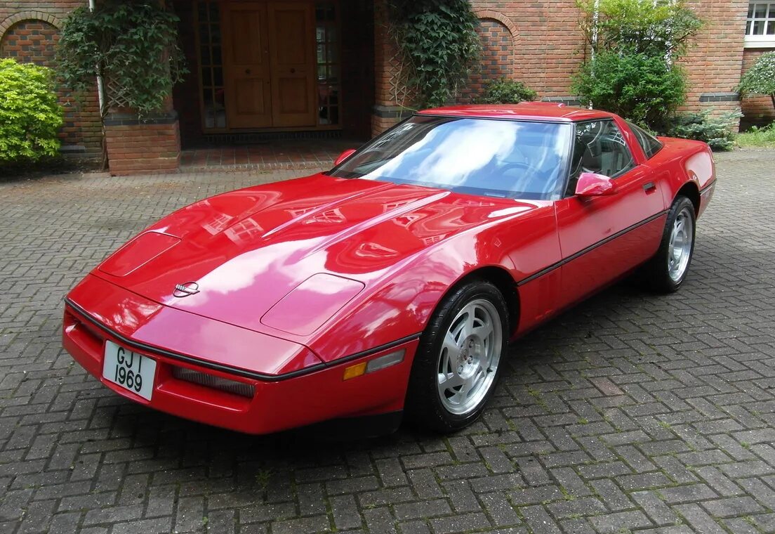 Мод корвет. Chevrolet corvette 1 поколение. chevrolet corvette 4 поколение. chevrolet corvette поколения. шевроле корвет 3 поколения.