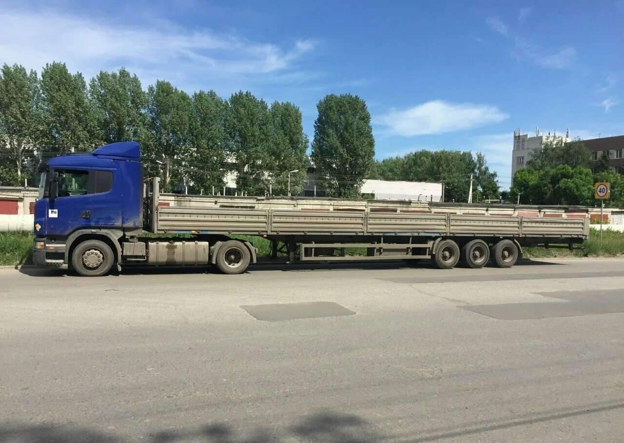Длинномер это. Камаз 54115 шаланда. Длинномер volvo - 12 метров. Длинномер это. Длинномер это.