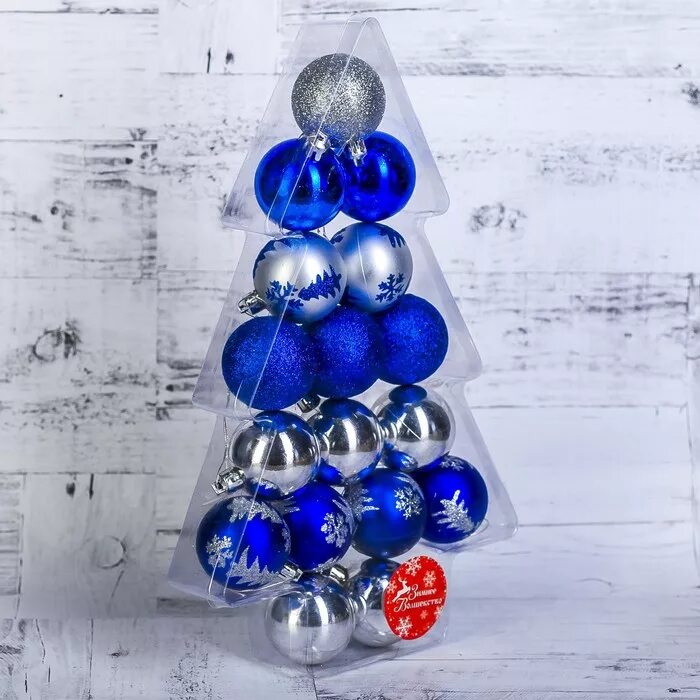Елка белыми шарами. Елка с синими и серебристыми шарами. Елка с синими шарами. Новогодние шары синие серебряные. Белая елка с синими шарами.
