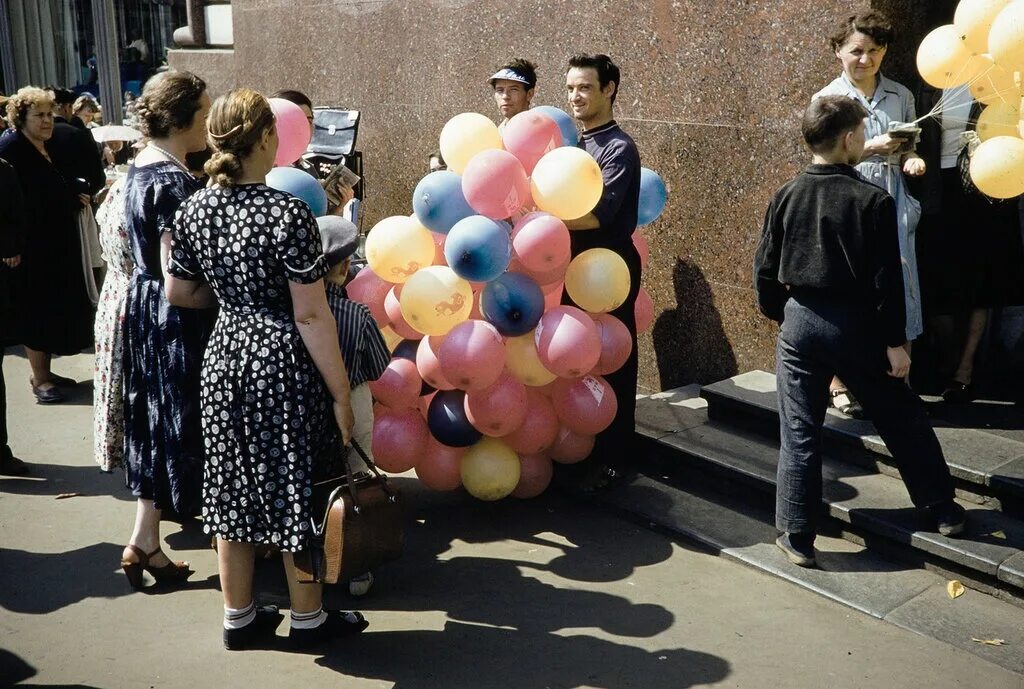 История с шарами. Харрисон Форман. 1959. Харрисон Форман в Москве. Харрисон Форман СССР фото 1959. Москва 1959 года в фотографиях Харрисона.