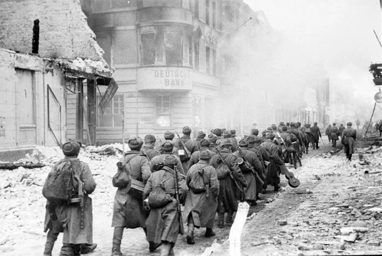 Освобождение берлинская операция. Штеттин 1945 год. Апрель 1945 город Штеттин. Освобождение Восточной Пруссии 1945.