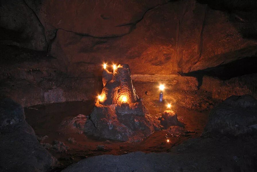 храм с водой фэнтези. алтарь в пещере. скайрим высокий хротгар. томб райдер 2013 пещеры. храм фэнтези.