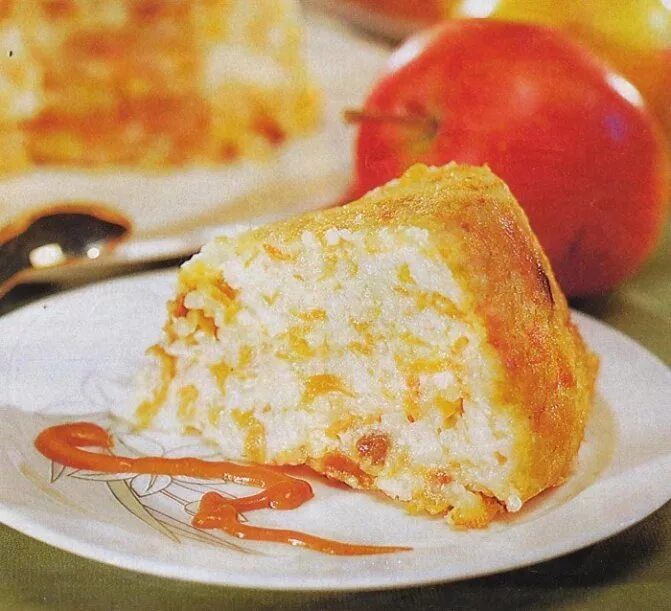 Запеканка морковная с яблоками. Морковно-рисовая запеканка в духовке. Запеканка из моркови. Запеканка из моркови и яблок. Морковная запеканка.