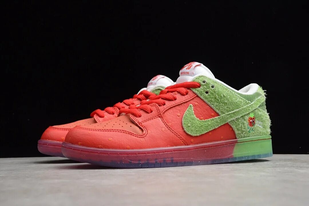 Найк с вишней. Nike SB Dunk Low Strawberry cough. Nike SB Dunk High Strawberry cough. Nike SB Dunk Strawberry. Nike SB Dunk Low Strawberry.