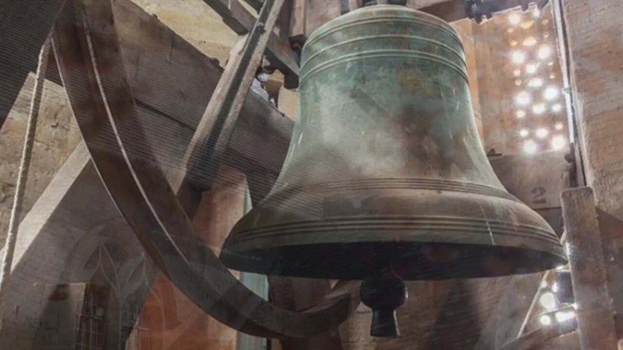 Песня зазвонят колокола. Колокола (the Chimes, 1844). Колокол в интерьере. Колокол стильно. Угличский колокол в Тобольске.