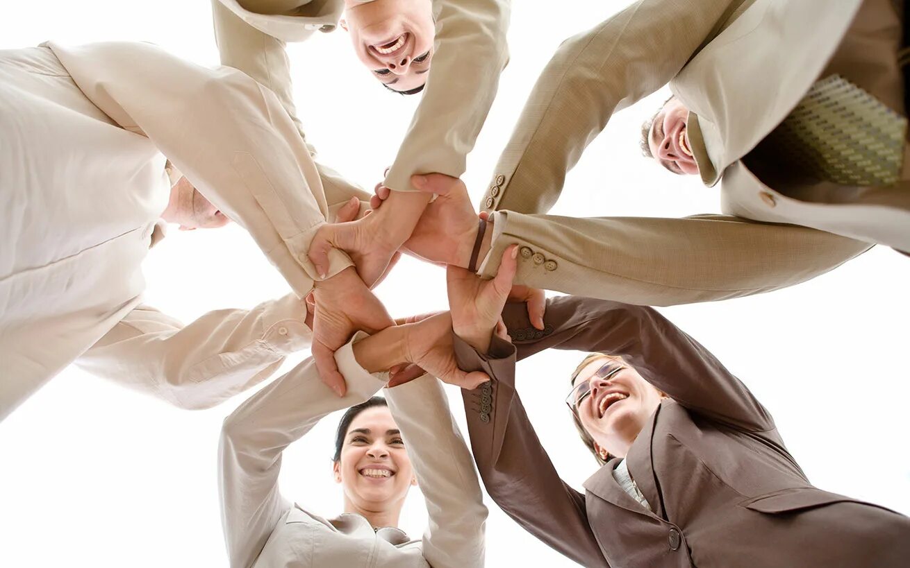 современный человек. занятая девушка. офис с сотрудниками. увлеченный человек. бизнес стратегия.