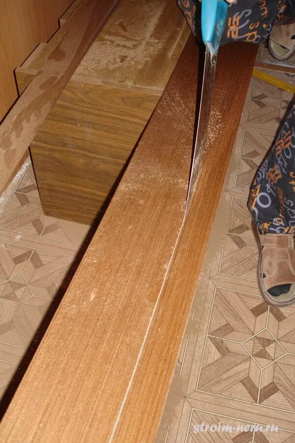 Телескопический наличник браво. Пиление доборов. Добор телескопический 75мм. Распиленный наличник. Распилить добор.