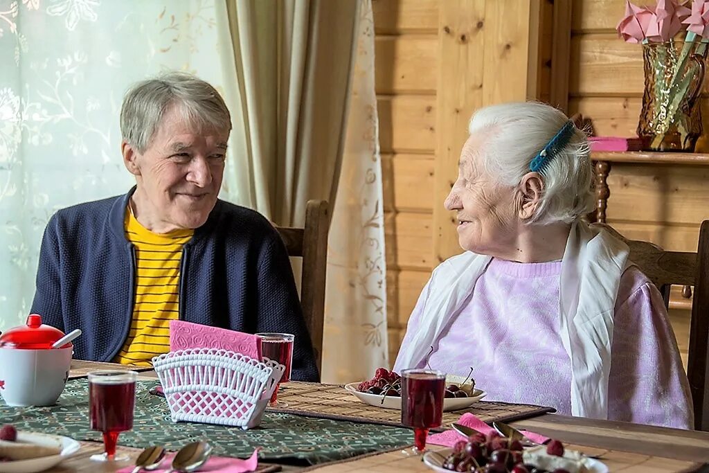 Пансионаты москвы сиделки. Дом престарелых, деревня Чадукасы. Дом пенсионеров. Дом Стариков. Дом престарелых.