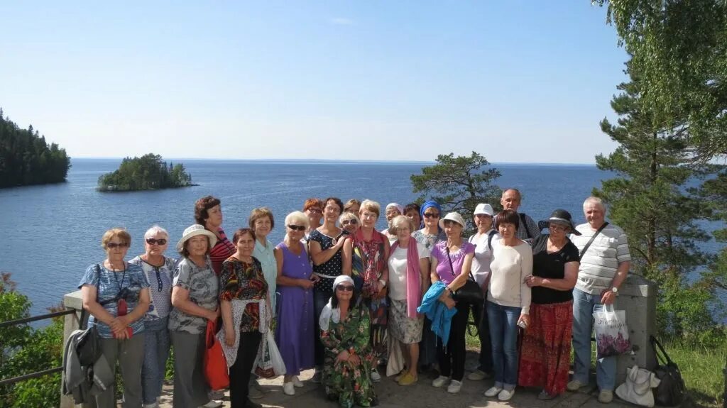 экскурсоводы валаама. валаам экскурсоводам. валаам волонтеры. дарьяна васильева михайловна валаам. туристы на валааме.