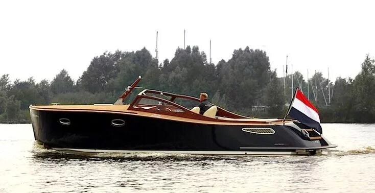 Маленькая алюминиевая лодка. Катер riva aquariva super. Прогулочная яхта rapsody. Лодка самая прочная. Лодка романтика 3.