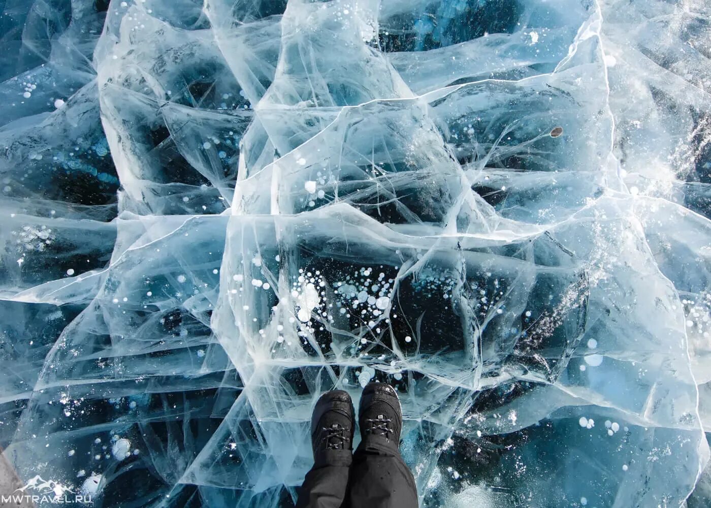 Треснувший лед. Лед сверху. Лед Эстетика. Красивый лед. Тихо ночью покрывает лед