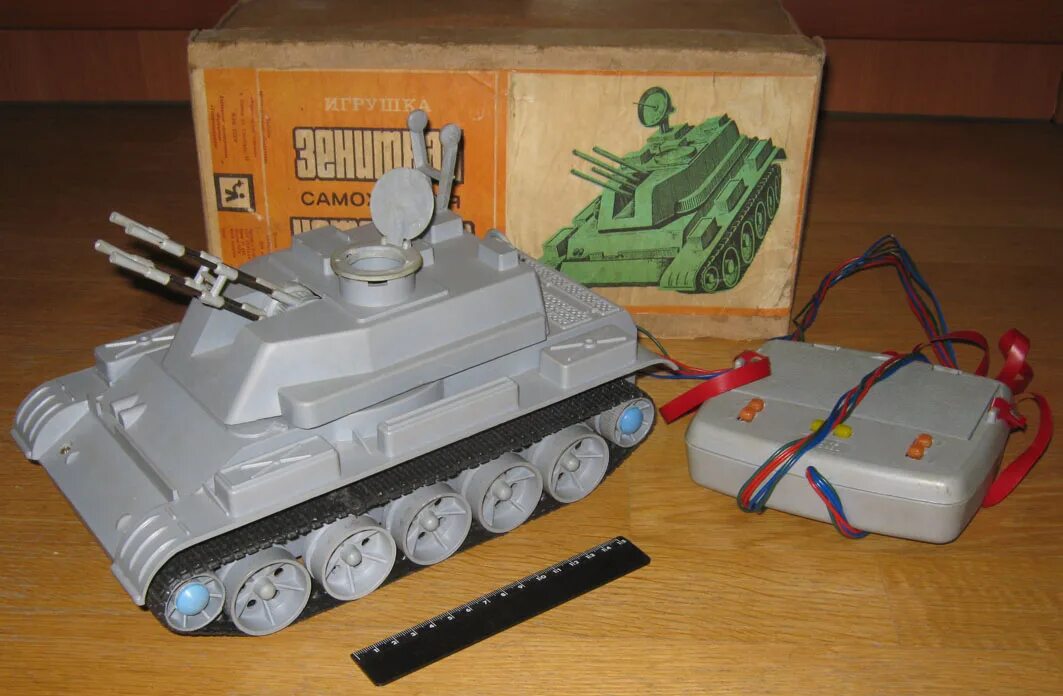 Танк на дистанционном управлении. Yed р/у танк-амфибия yed стреляет шариками 24883. 2. Радиоуправляемая машина танк амфибия joy toy. Включи управляемые танки управляемые.