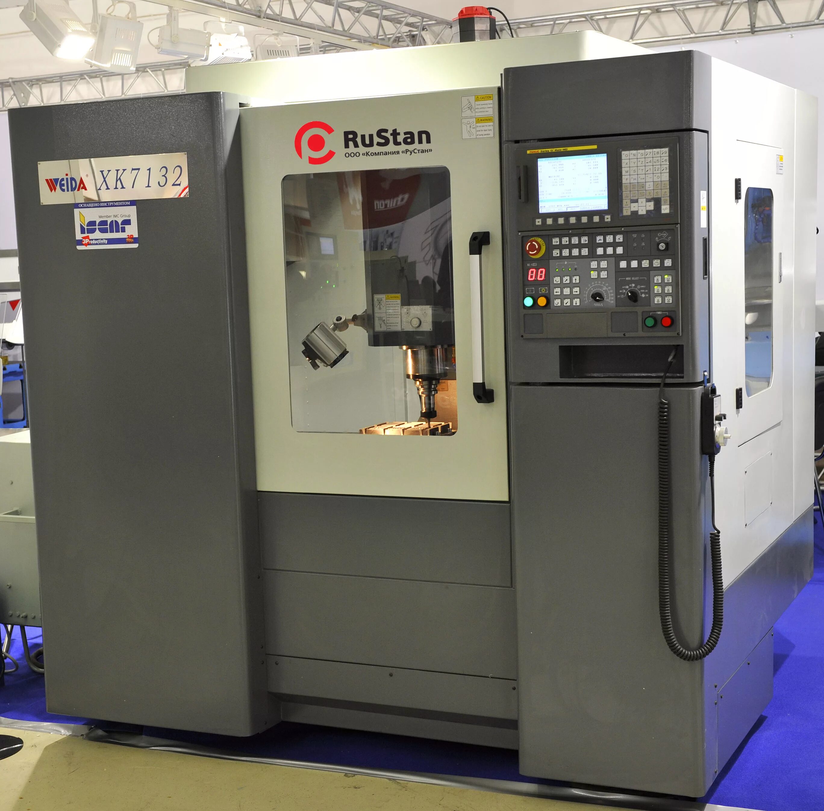 Обрабатывающий центр с чпу fanuc. Kvl 1000 фрезерный станок. fanuc 1000 фрезерный. kvl 1000 вертикальный обрабатывающий центр. фрезерный станок с чпу fanuc.