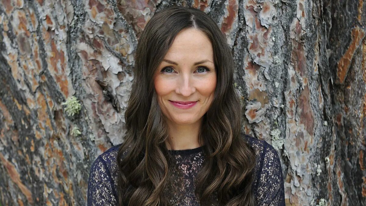 Julie start. Джули фоулис. джули ковингтон. джули дретзин. julie bergan певица.