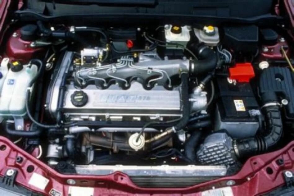 Фиат Брава 1.4 12v под капотом. 1.2 Мотор Fiat Marea. Fiat Marea 1999 мотор. Фиат Браво 1.8 ДВС.