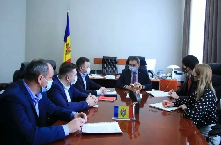 Dar pentru moldova. Кристина Бодруг посольство Молдавии. Евгений Кистол посольство Молдовы. Посол в посольстве молдавский на территории России. Послы Молдовы 2002г..