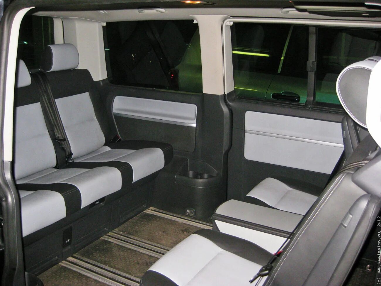 Volkswagen транспортер т4 салон. Transporter t4 салон. Фольксваген т4 салон. T4 салон. Фольксваген каравелла т4 салон.