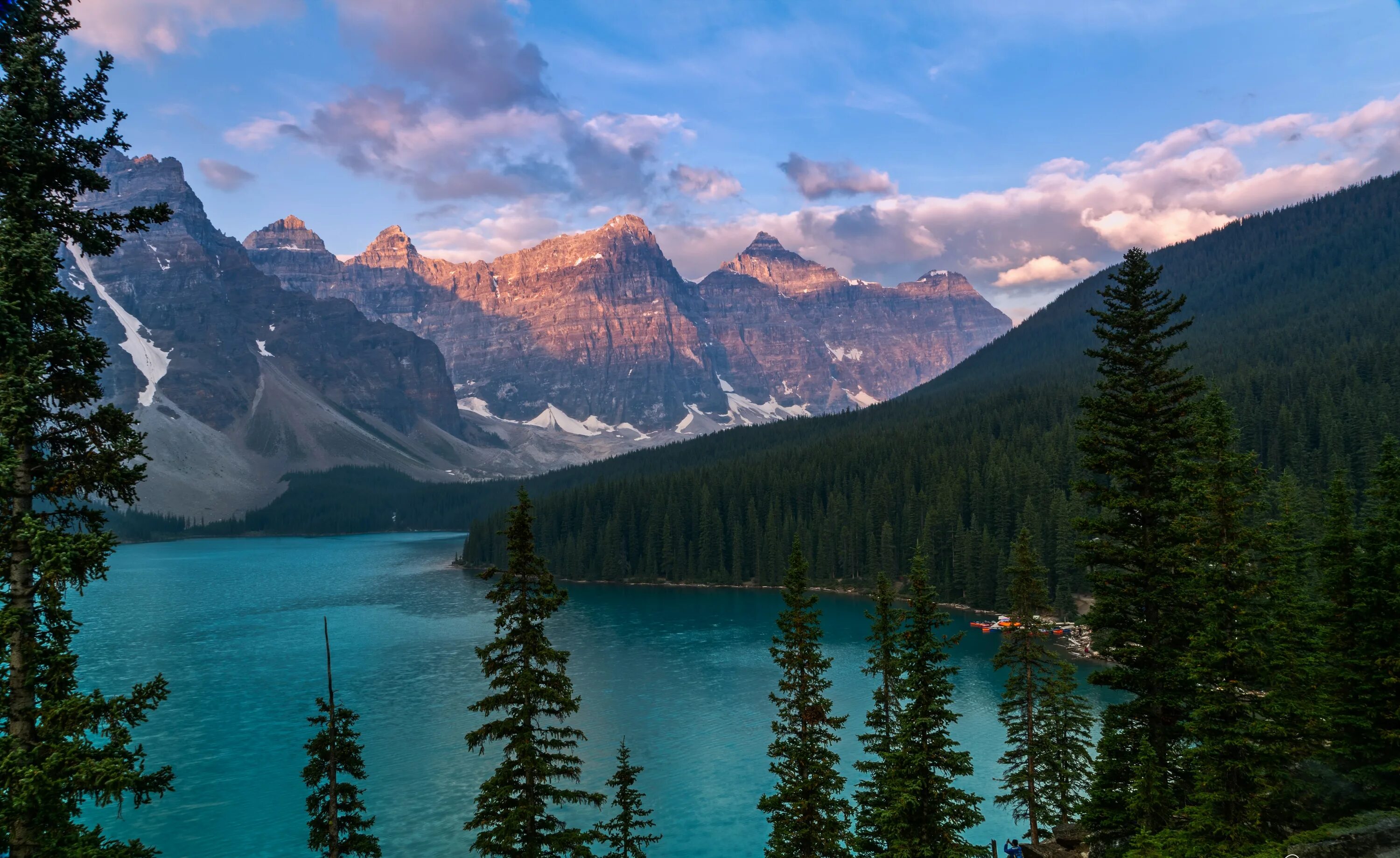 Canada lakes. Озеро Морейн в Канаде. Озеро горы лес Канада Морейн. Заповедник Банф Канада.