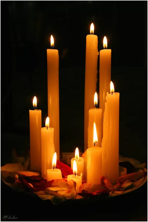 Горящие свечи. Свечи в храме. Красивые свечки. Зажженная свеча. Горят три свечи