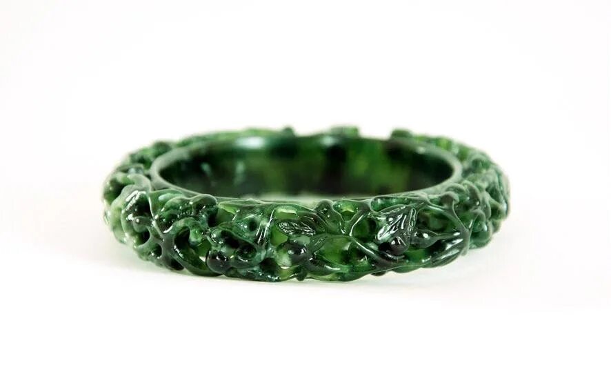 Браслет с нефритом в золоте. Джейд армор и нефритовый браслет. Jade bracelet. Джейн армор и нефритовый браслет. Джейн и нефритовый браслет.