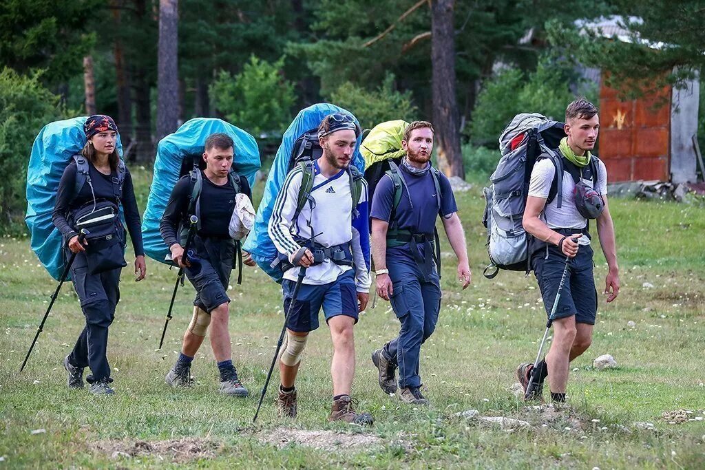 Группа туристов. Туристическая группа. Группа путешественников. Группа в походе.