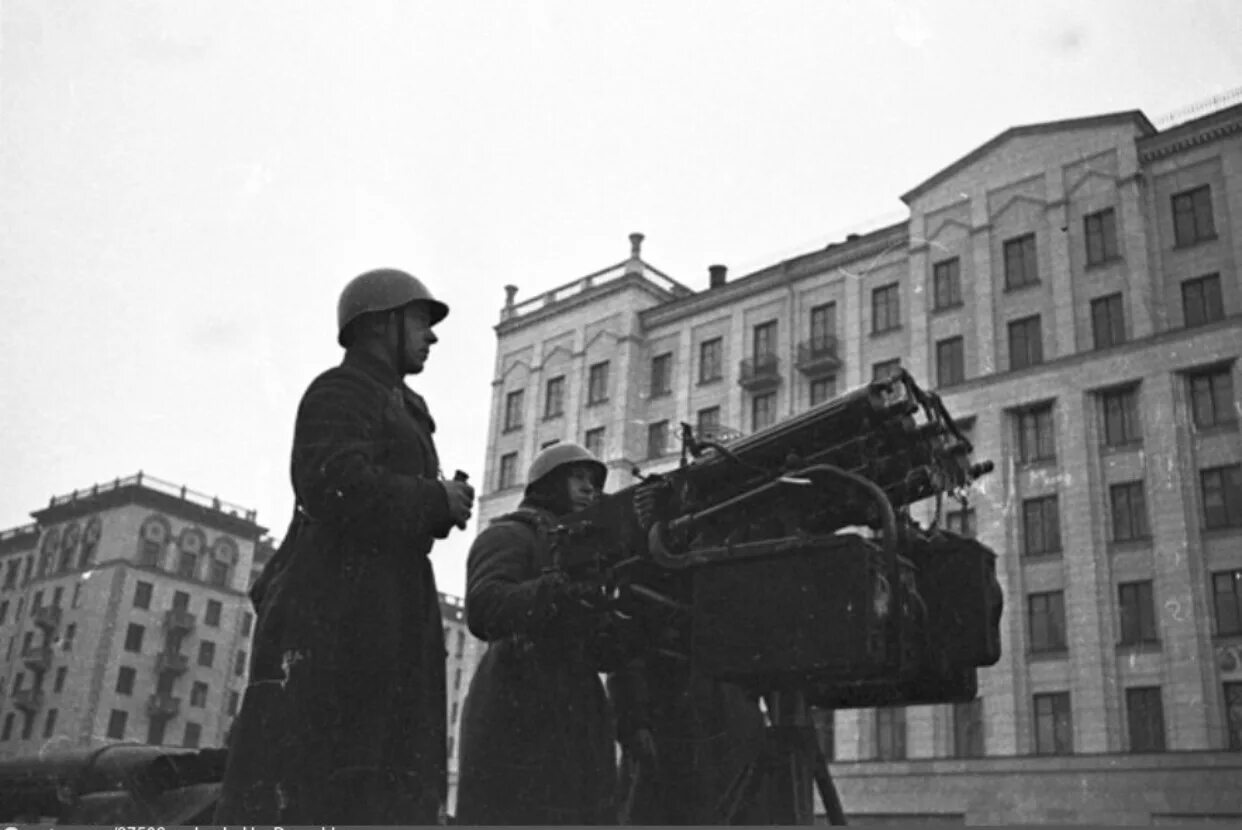 Москва военное время. Противовоздушная оборона Москвы 1941 год. ПВО Москвы 1941. Противовоздушная оборона Москвы в годы Великой Отечественной войны. ПВО Москвы в ВОВ 1941-1945.