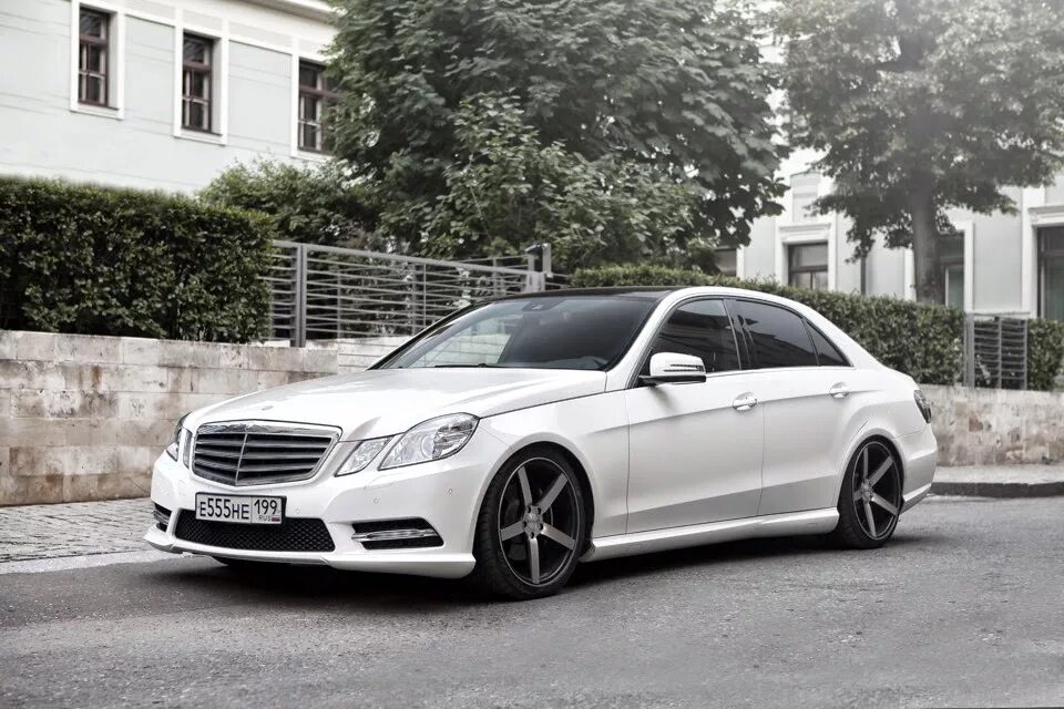 Мерседес w212 москва. Mercedes-Benz w212. Мерседес е 212. Мерседес w212 e500. Mercedes e200 AMG 2012.