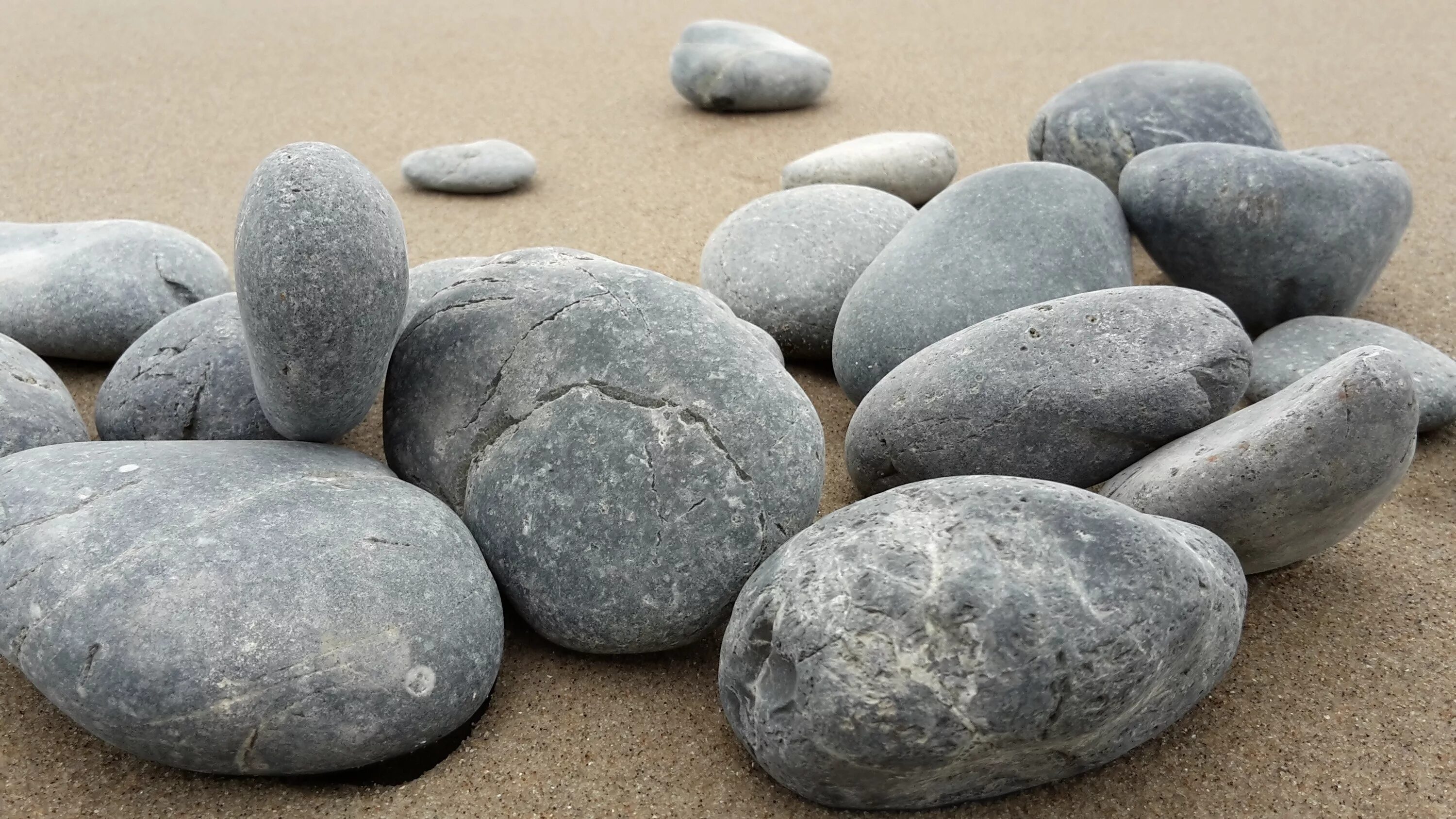 Stone photo. Крупная галька. Камень обычный. Речные камни. Камень валун.