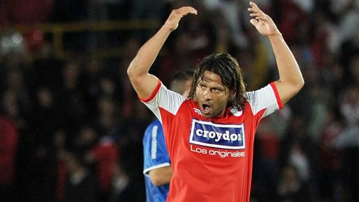 Грубый игрок. Винни джонс футбольная карьера. Херардо бедойя. Спартак гогниев в детстве. Vinnie jones футболист.