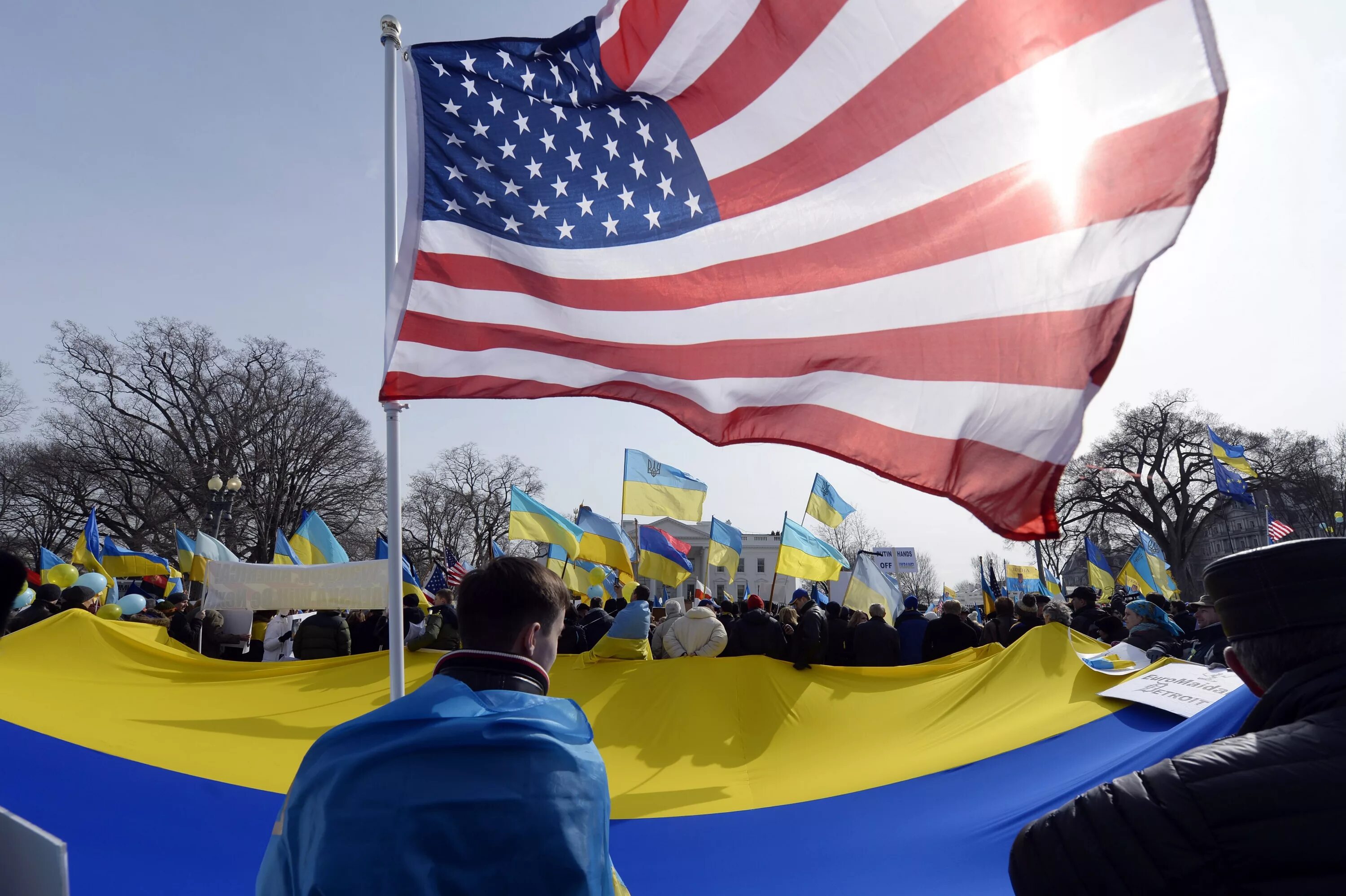 США Украина. Флаг Украины и США. Американский флаг в Украине. Американцы на Украине. Украинские риа новости