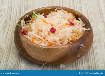 Капуста квашеная с хреном и морковью