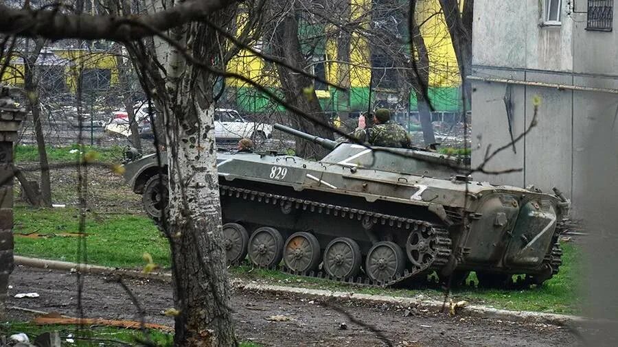Украина сдается россии сегодня. Красивые украинские военные. Российские войска в Мариуполе. Военная колонна.