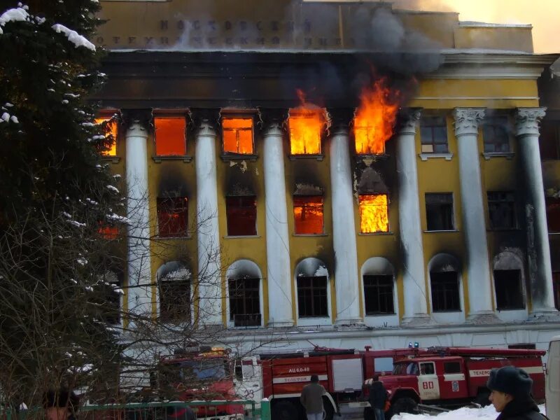 Агпу пожар. Пожар пединститут воронеж. Пожар на хользунова воронеж. Воронежский государственный институт искусств. Институт развития образования бунакова.