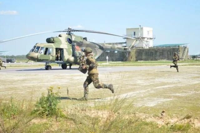 Аэродром захват. Десантники в Гостомеле. Штурм и захват аэродрома Гостомель. Defender 23 учения.