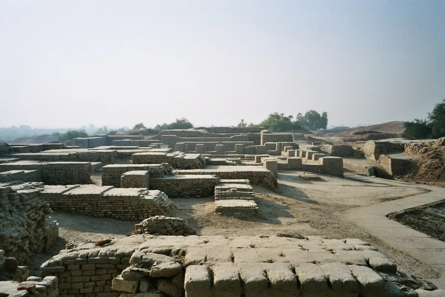 Руины города Мохенджо-Даро. Город Мохенджо-Даро в древней Индии. Древние города Индии Мохенджо-Даро. Руины города Мохенджо-Даро Пакистан.