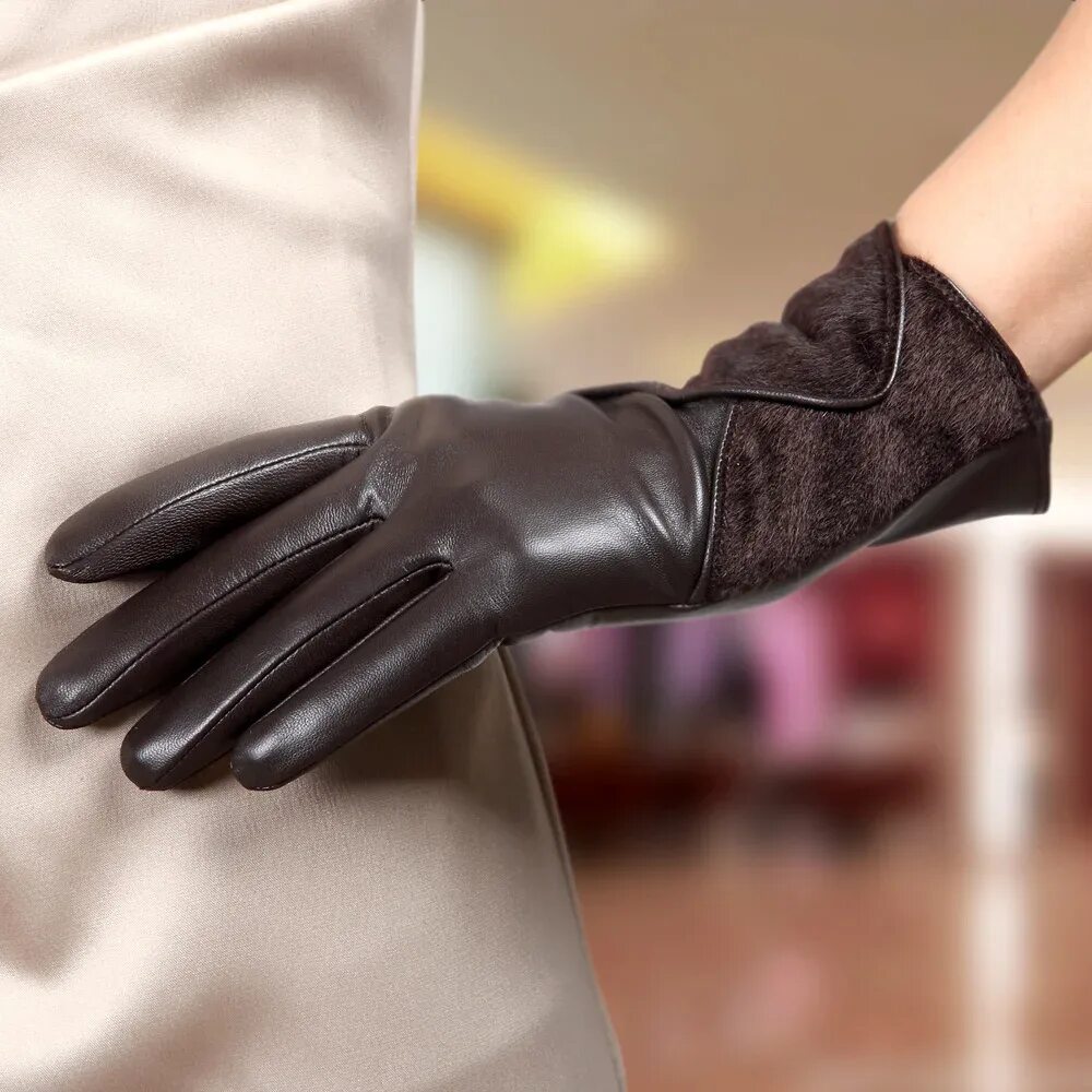 Купить женские перчатки москва. Leather Gloves w008. Перчатки женские. Кожаные перчатки женские. Перчатки из натуральной кожи женские.