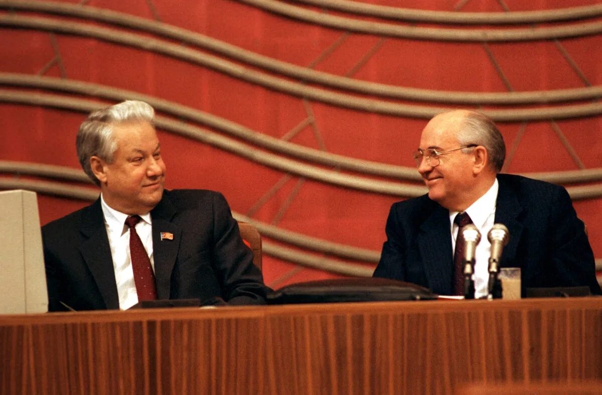 Горбачев 1991. Горбачев председатель Верховного совета СССР. Горбачев и б н ельцин