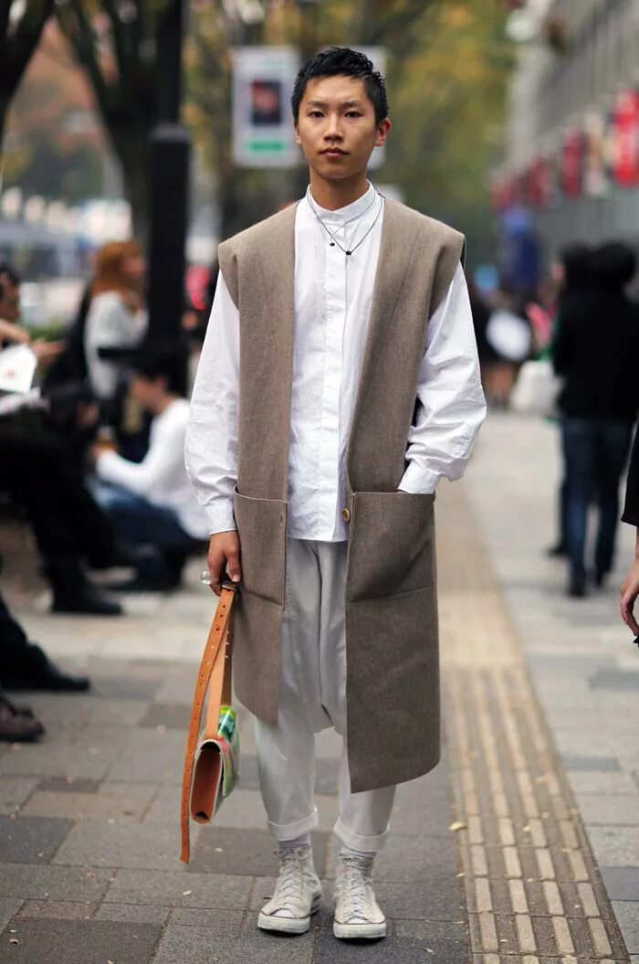 Токийский стрит стайл мужчины. Стиль Japan Street man 2022. Азиатский стиль одежды мужской. Японский мужской стиль.