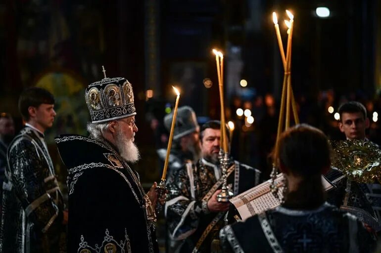 В храме Христа Спасителя утреня Великой субботы 2016. Православные фото. В храме Христа Спасителя утреня Великой пятницы. Пасха пятница страстная.