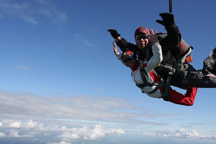 Парный прыжок с парашютом. Прыжок с инструктором. Прыжок с парашютом с инструктором. Тандем парашют. Прыжок с парашютом с инструктором с гор.