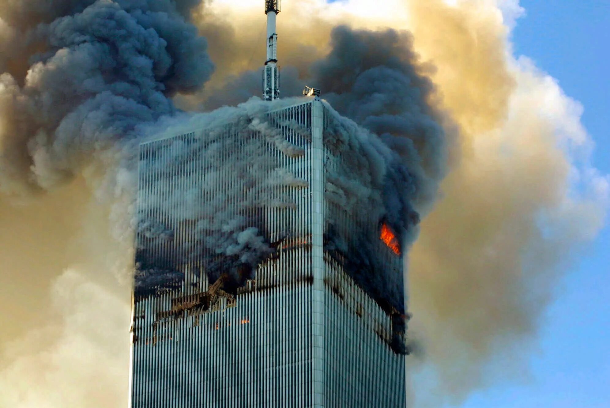 Теракт башен близнецов 11 сентября 2001. Башни Близнецы в Нью-Йорке 11 сентября. ВТЦ Нью-Йорк 2001. Башни ВТЦ 11 сентября 2001. Северная башня ВТЦ 11 сентября.