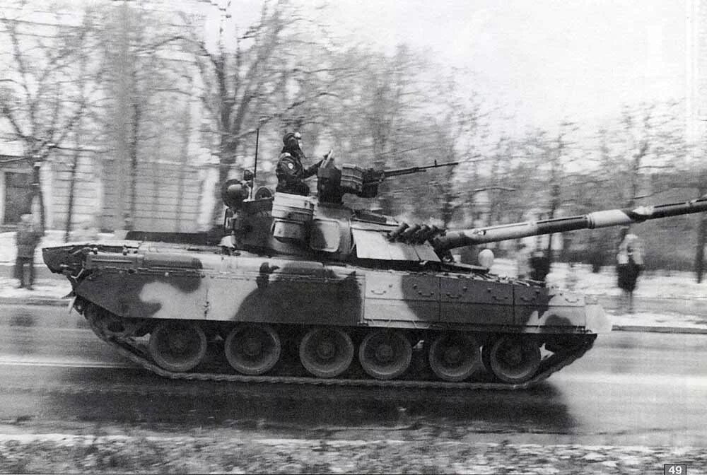 Применение т 10. Танк т-80уд. Т-80уд. Т-80уд 1993. Т 80 уд тепловизор.