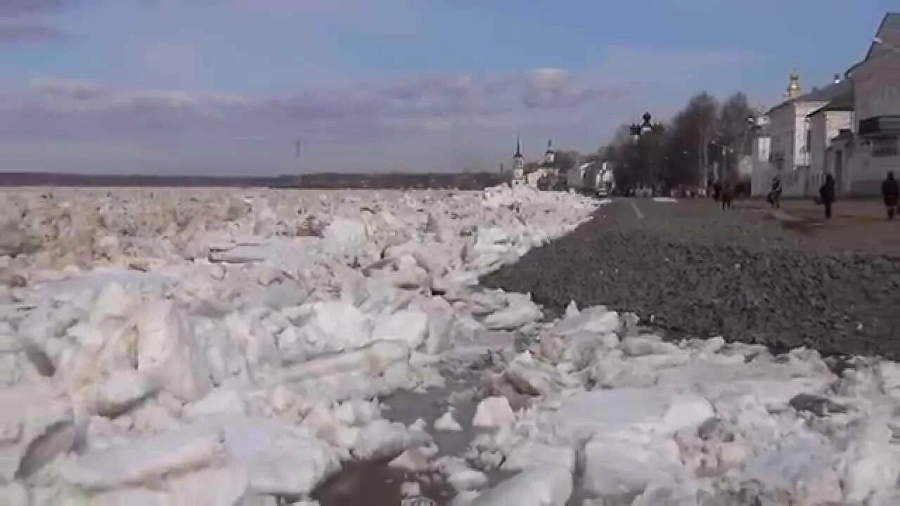 Уровень воды в реке сухона. Ледоход Великий Устюг. Затор Великий Устюг. Ледоход в Великом Устюге сейчас. Наводнение Великий Устюг 1998.