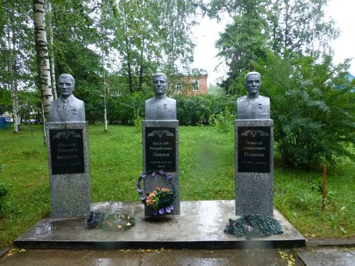 Памятники никольское. Памятники Никольска Вологодской области. Никольск монумент. Герой советского Союза Пьянков Никольск Вологодской области.