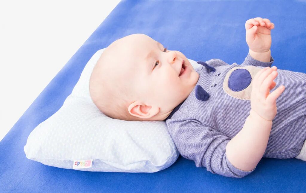Какие подушки в год ребенку. Ортопедическая подушка для младенцев. Ортопедическая подушка для малышей до года. Baby подушка Baby. Подушка детская ортопедическая 4 года.