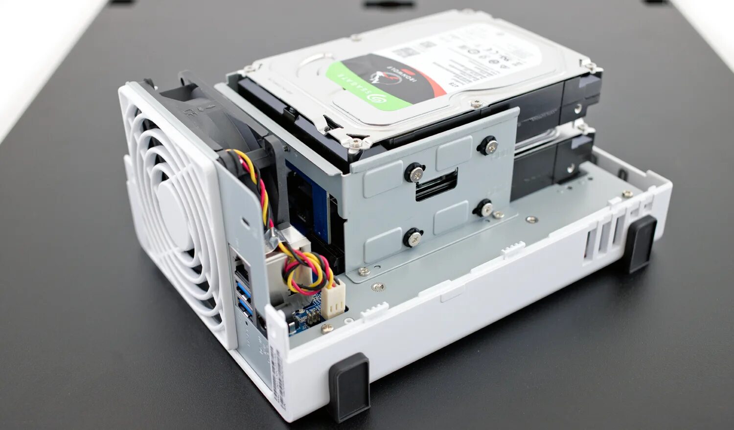 Сетевое хранилище synology diskstation. Synology ds220j. synology diskstation ds220. nas ds220. synology disk station ds220j.