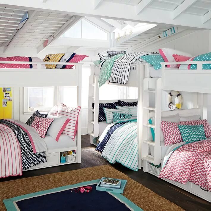 Комната для 3 девушек. Комната с тремя кроватями. Спальня для трех девочек. Интерьер детской для двух девочек. Детская спальня для троих детей.