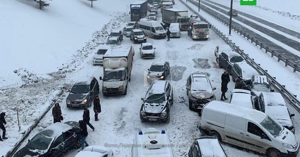 Симферопольское шоссе авария 2018 зимой. Симферопольское шоссе в снегу. Симферопольское шоссе зимой. Что случилось срочные новости